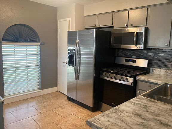 3rd image of 1623 Canary Cir