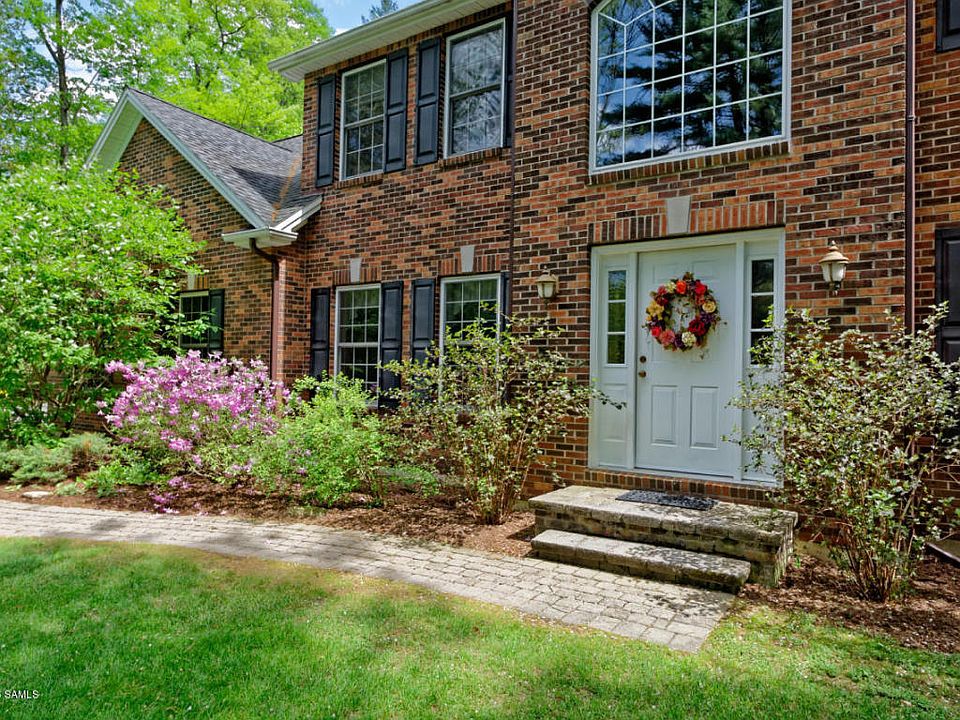 1st image of 5 Seymour Dr