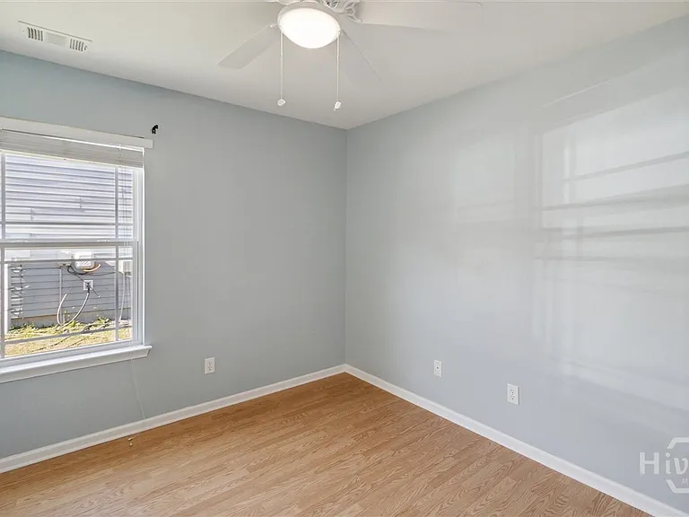 72 Lake Shore Blvd — Photo 17