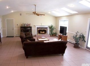 17 Mander Ln, East Northport, NY 11731