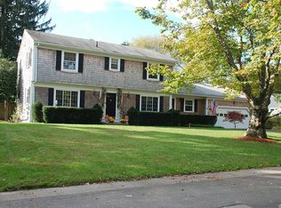 4 Stanhope Dr, Barrington, RI 02806