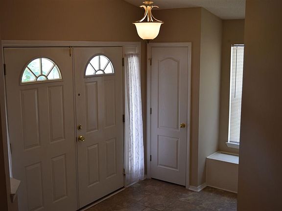 4th image of 608 Calderwood Ct