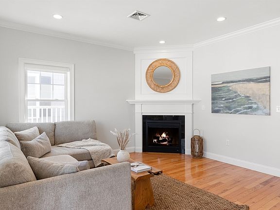3rd image of 44 Railroad Ave #6