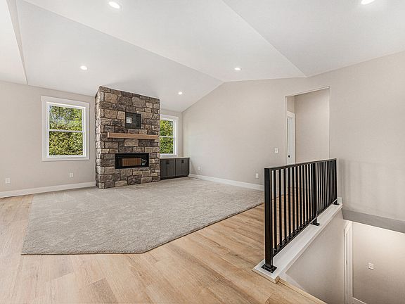 5th image of 1875 Stratford Ln NW