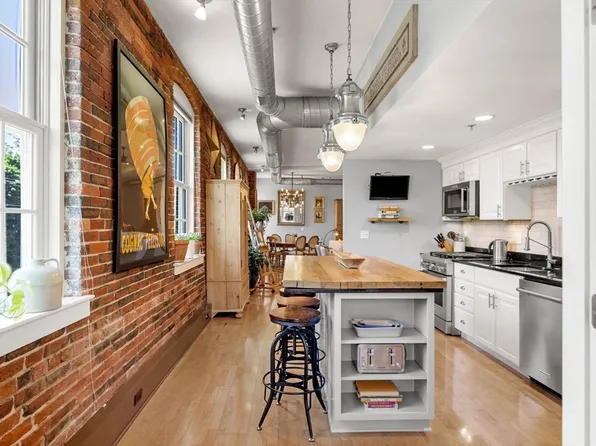 25 Cedar St Unit 17, Amesbury, MA 01913