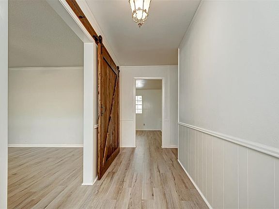 3rd image of 2207 Palomar St