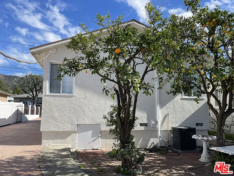 10631 Tinker Ave — Photo 10