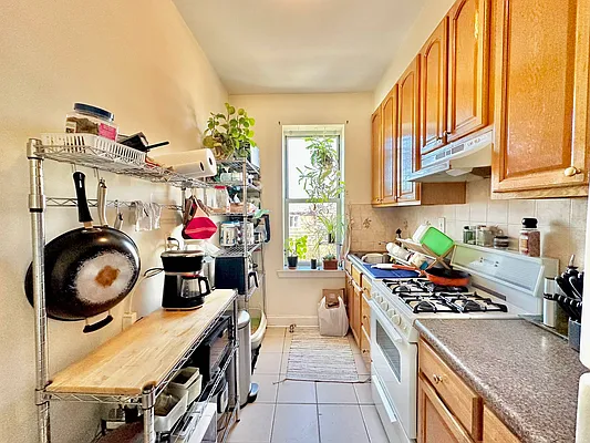 Rented by Capri Jet Realty Corp | media 4