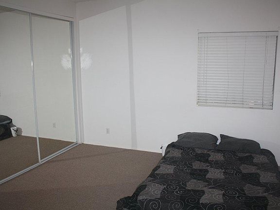 5th image of 4740 34th St Unit 1