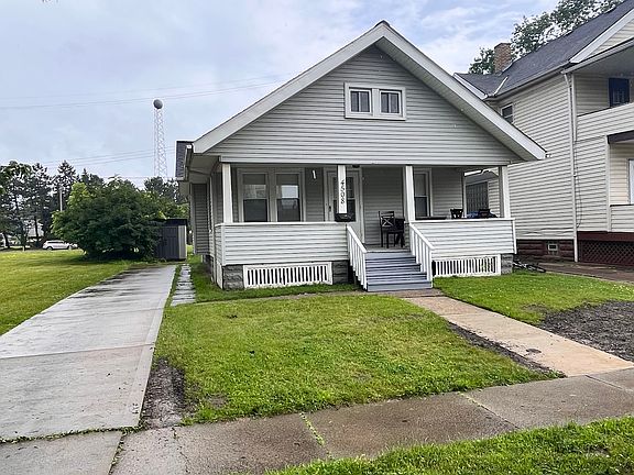 3rd image of 4508 Pearse Ave