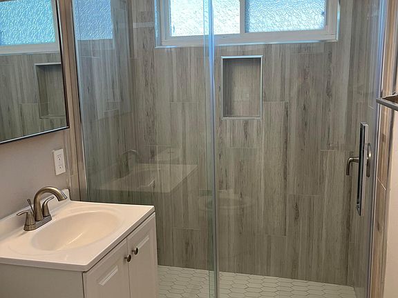4th image of 520 E Chalynn Cir Unit B