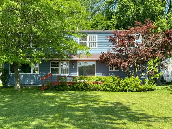 8181 W Long Lake Dr, Kalamazoo, MI 49048