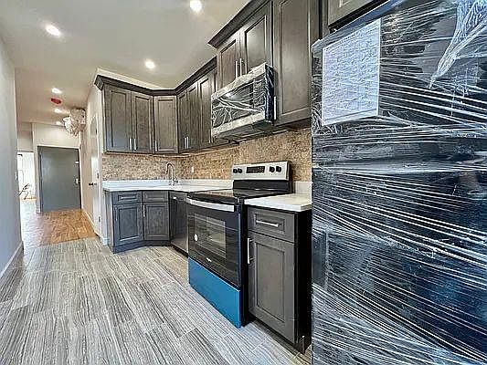 4th image of 1699 Nostrand Ave #6