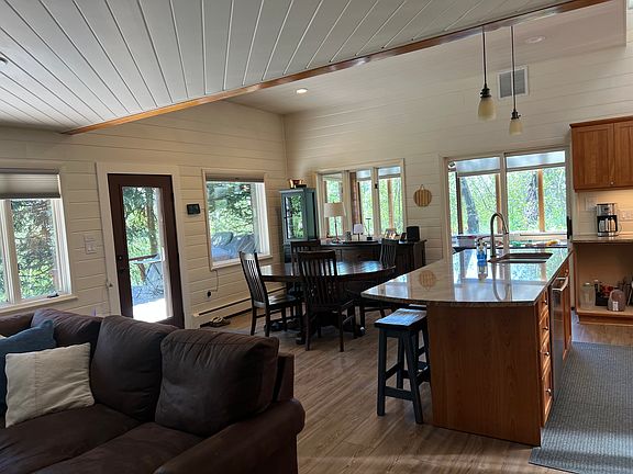 3rd image of 1835 Upper Huckleberry Ln