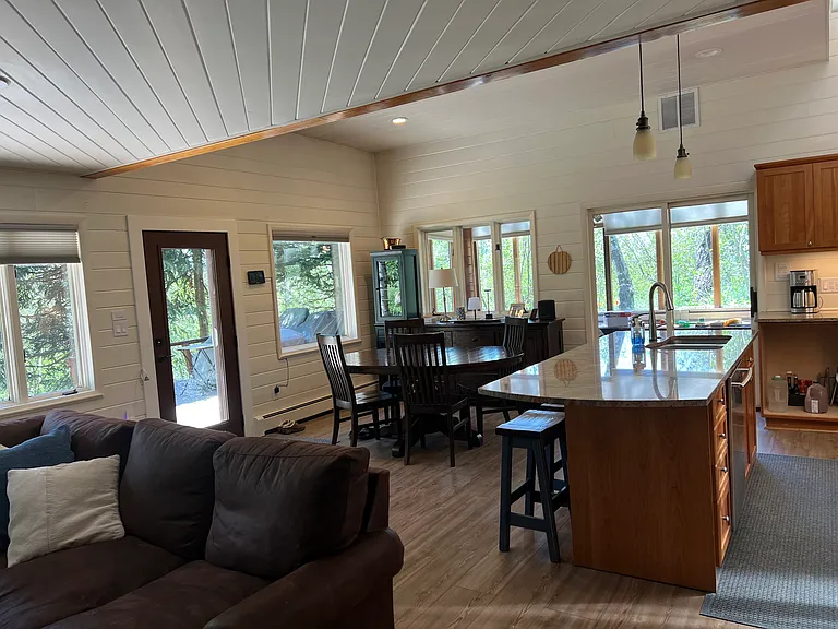 1835 Upper Huckleberry Ln — Photo 3