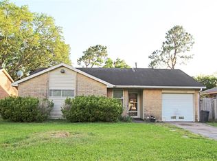 504 Avondale Ln, Friendswood, TX 77546