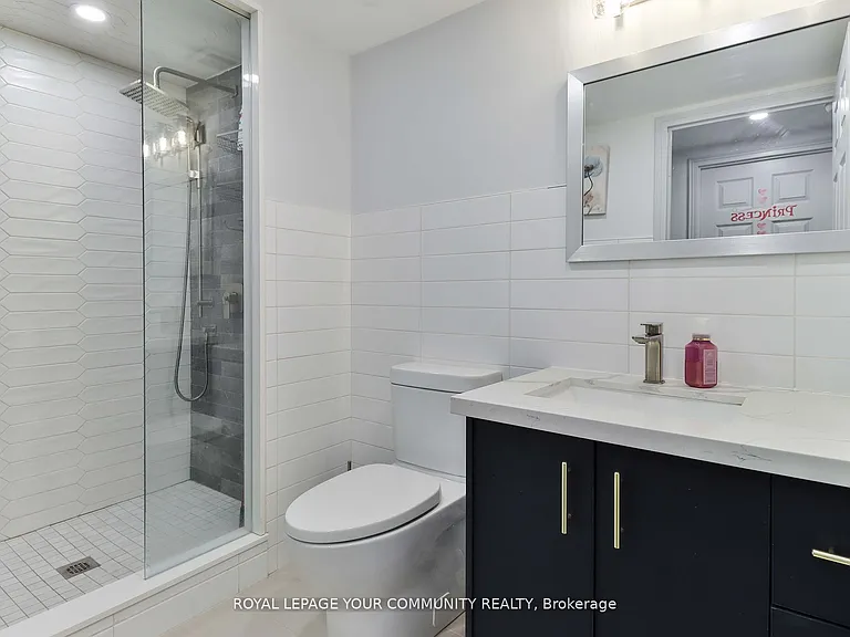 1240 Marlborough Ct #806 — Photo 32