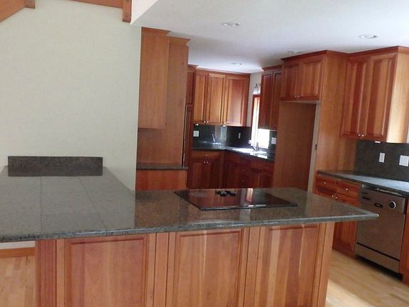 5th image of 10011 69th Ave NW