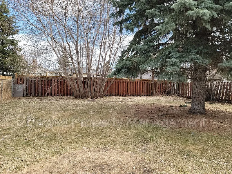 3 bed, 1.5 bath, 1100 sqft, $1,300 — Photo 2