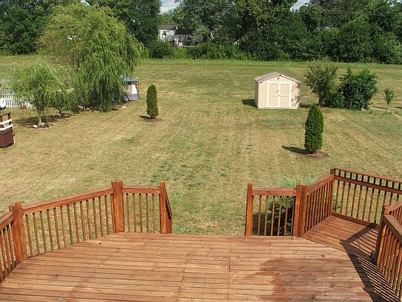 Picture of the deck shed and back yard