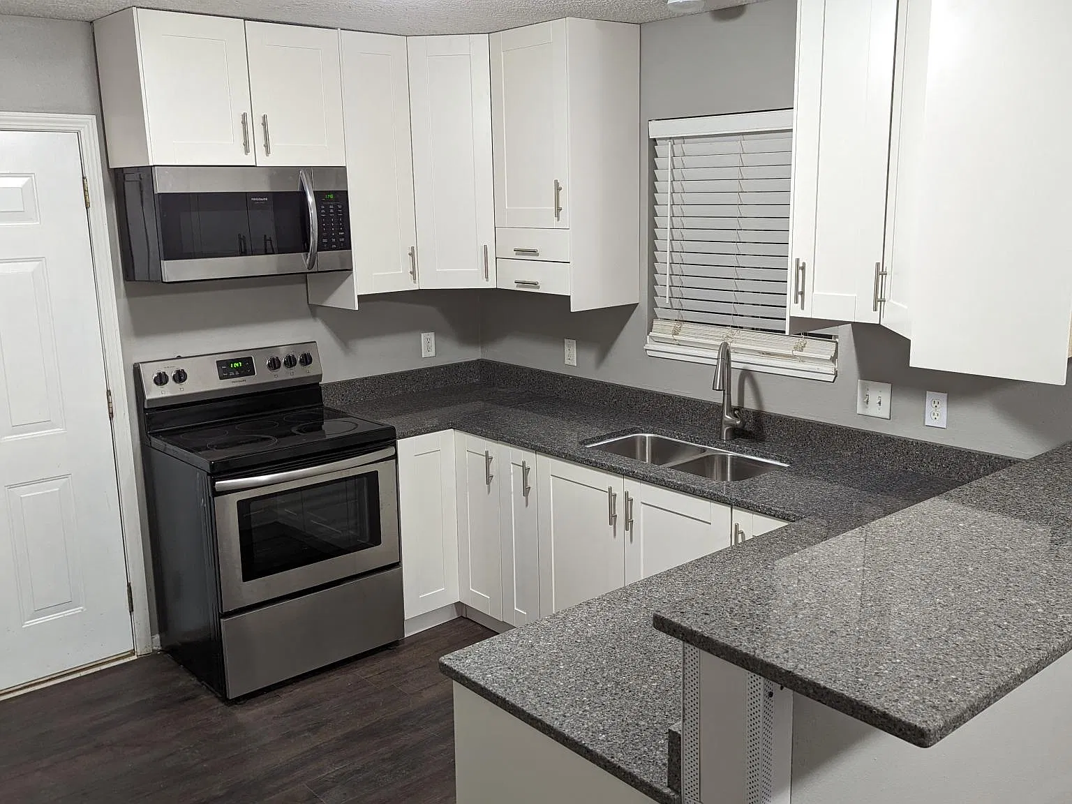 4 bed, 1121 sqft, $2,500 — Photo 3
