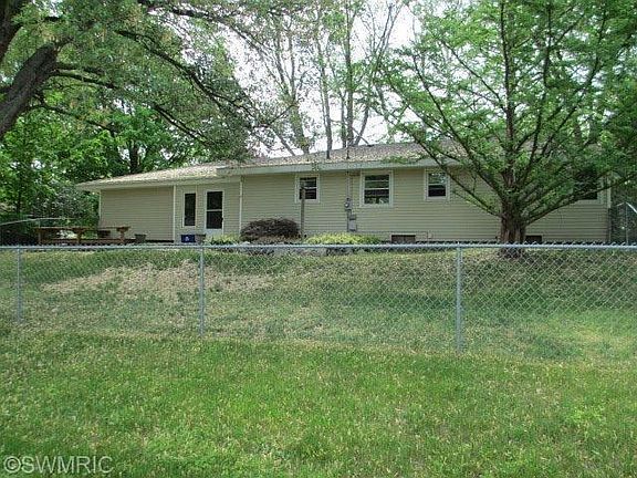 2nd image of 823 Bertsch Dr