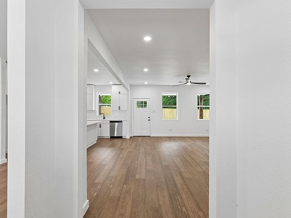 3rd image of 171 Tryall Ct