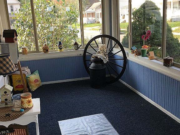 Front Enclosed Porch Pic #2