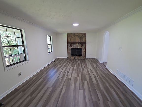 5th image of 2510 Derek Dr SW