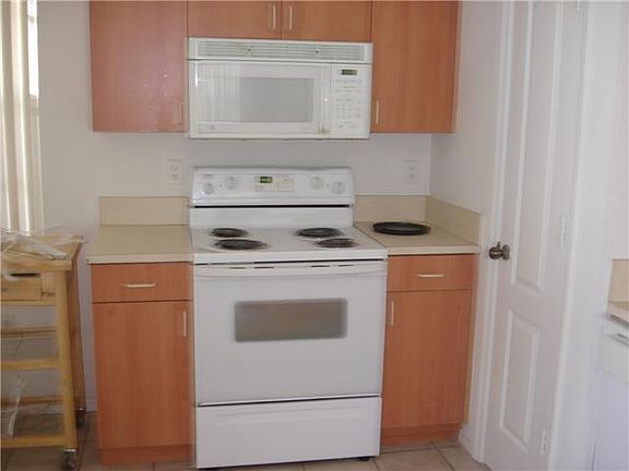 3rd image of 610 Belmont Pl #610