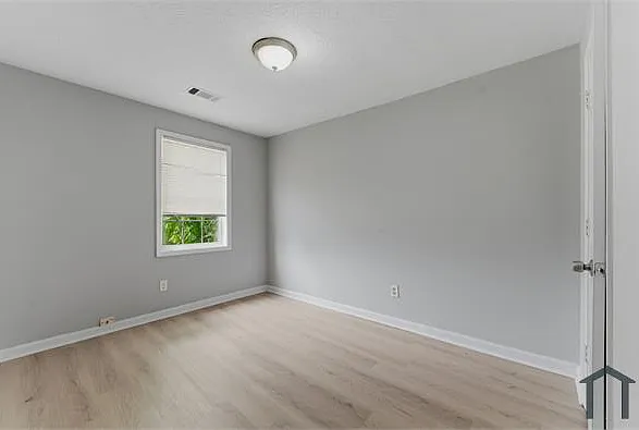 335 Rogers St — Photo 9