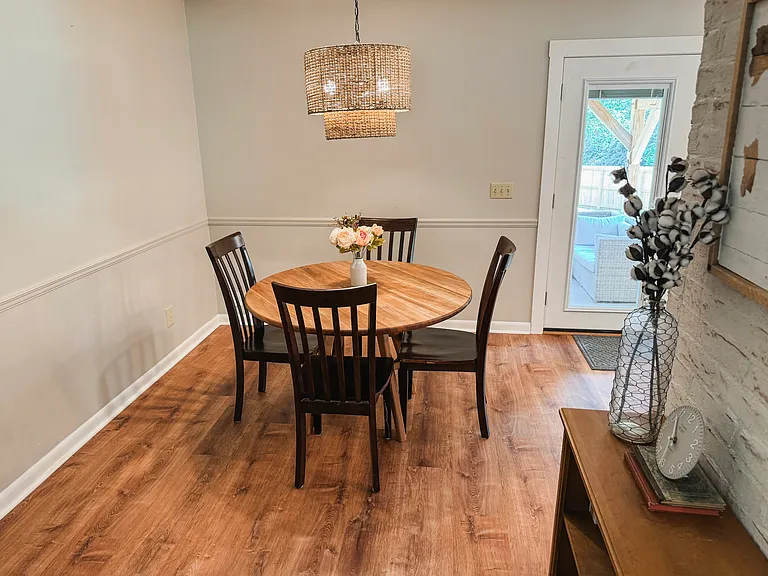 306 Oak Ridge Cir — Photo 18
