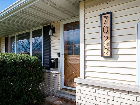3rd image of 7025 N Manning Dr