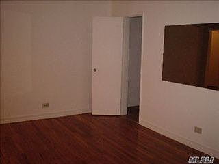 3rd image of 6961 Park Dr E