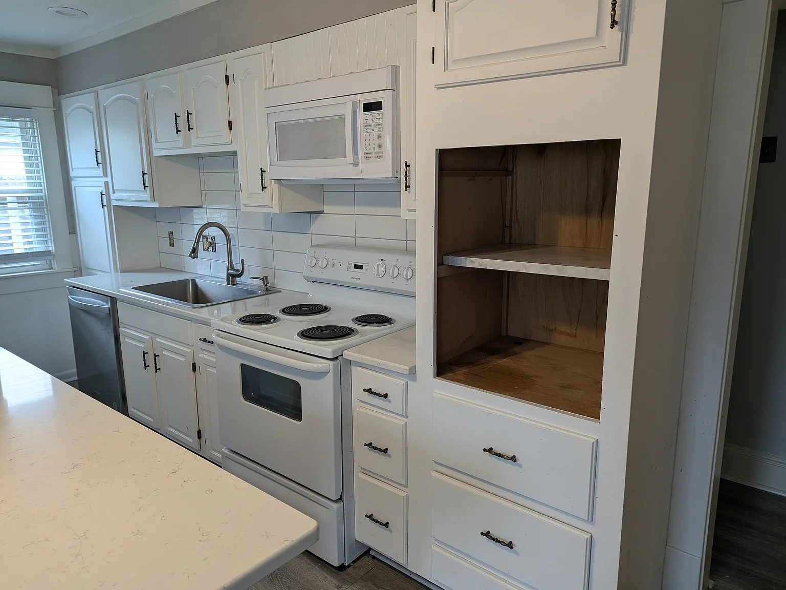2 bed, 1300 sqft, $1,600 — Photo 2