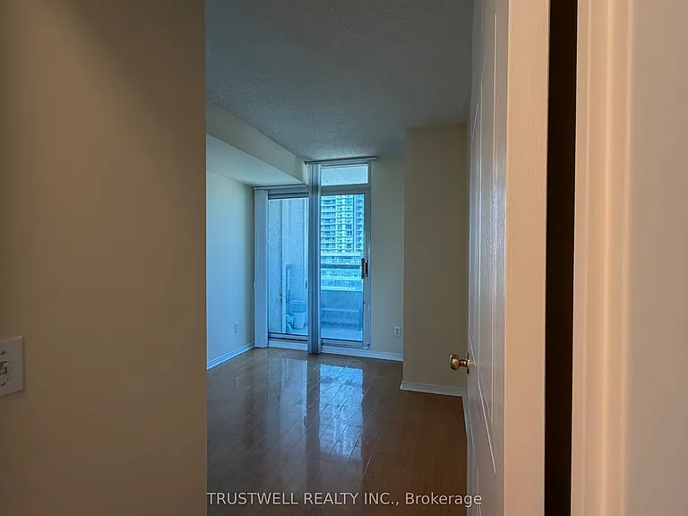 238 Doris Ave #902 — Photo 6