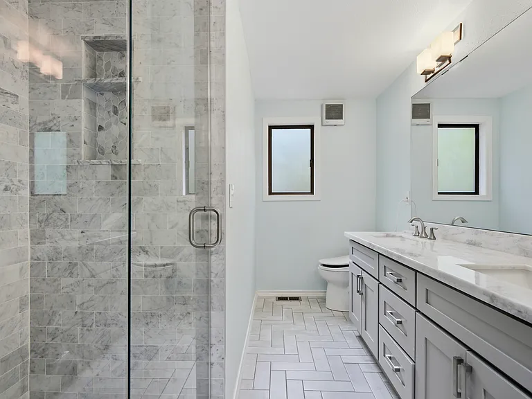 6730 W Mercer Way — Photo 23