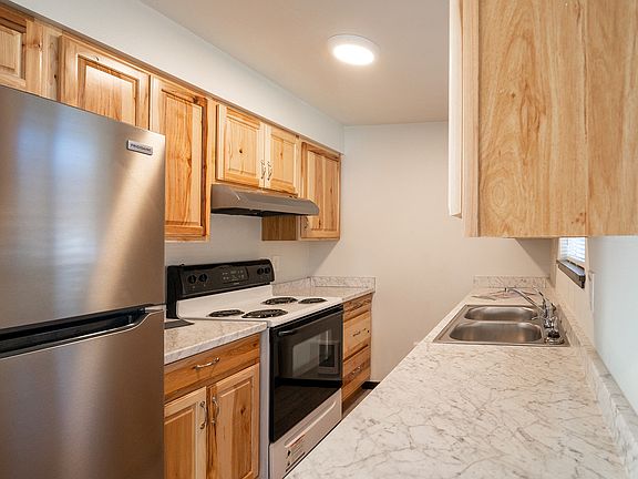 3rd image of 410 E 6th St #1