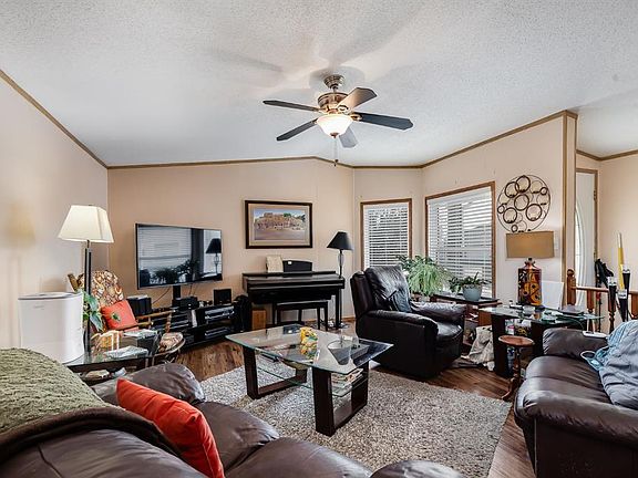 3rd image of 806 E Beckner Cres