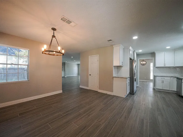 7818 Beaufort Dr — Photo 13
