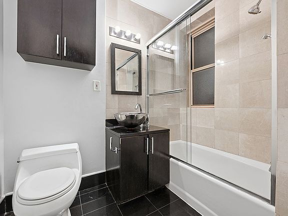 4th image of 100 Central Park S APT 7E