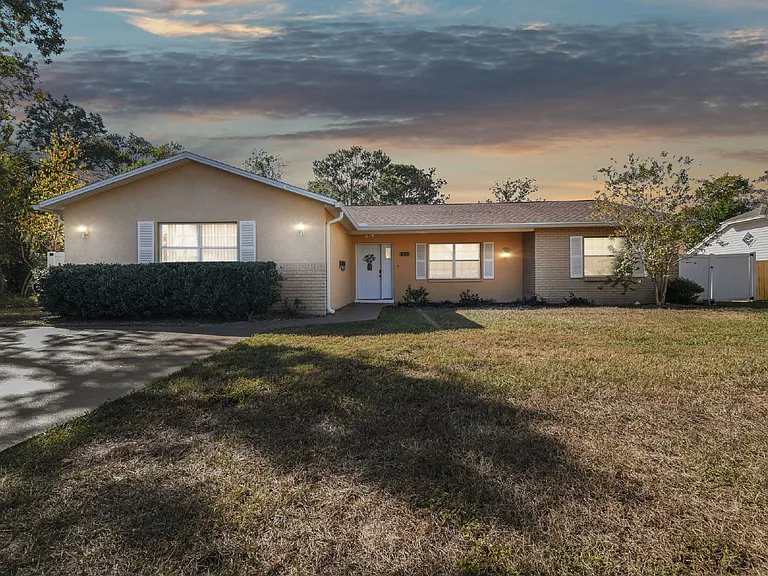 13382 Banyan Rd — Photo 1