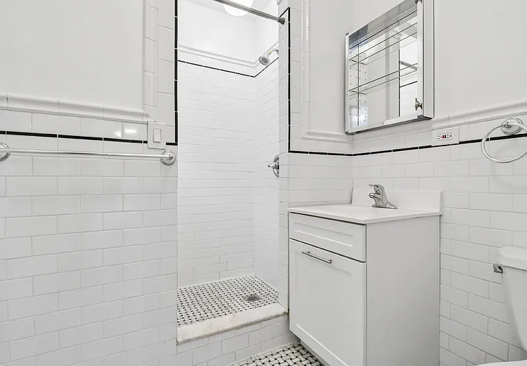 17 Greenwich Ave #5 — Photo 11