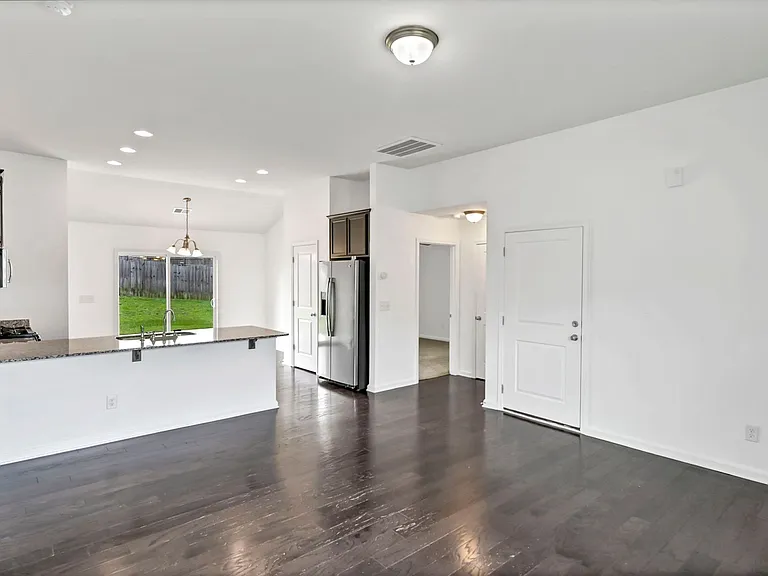 357 Finch Ln — Photo 9