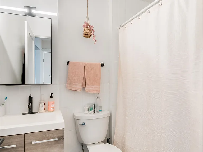 830 Hudson St #4 — Photo 6