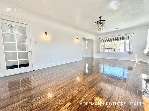 3rd image of 1249 1/2 N Beachwood Dr