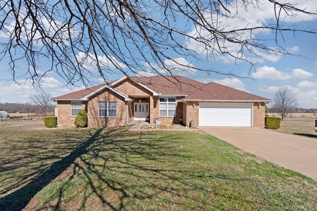 63940 E 297th Ln, Grove, OK
