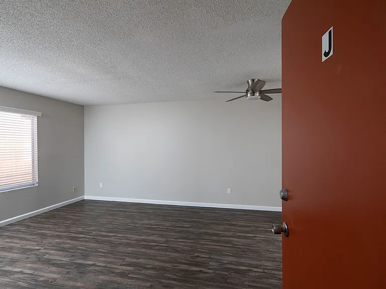 Madison Court Apartments — Photo 23