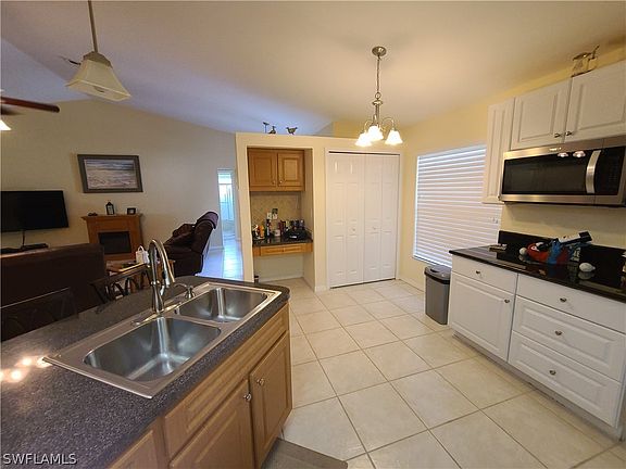 4th image of 5014 SW Agualinda Blvd
