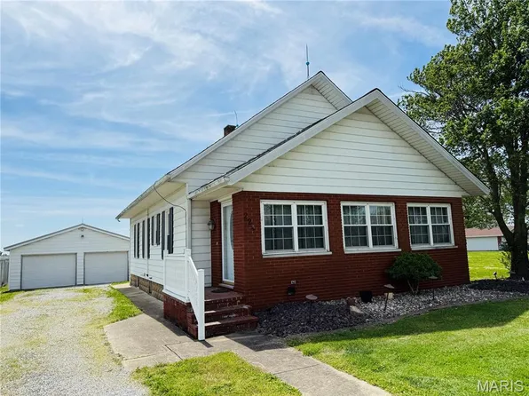 224 W Saint Louis St, Hoyleton, IL 62803